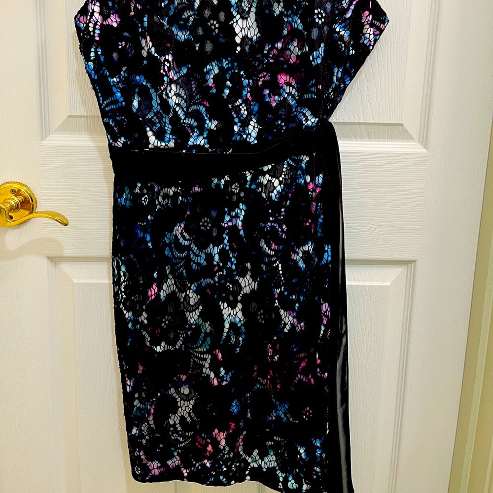 Beautiful knee length cocktail dress by Alex